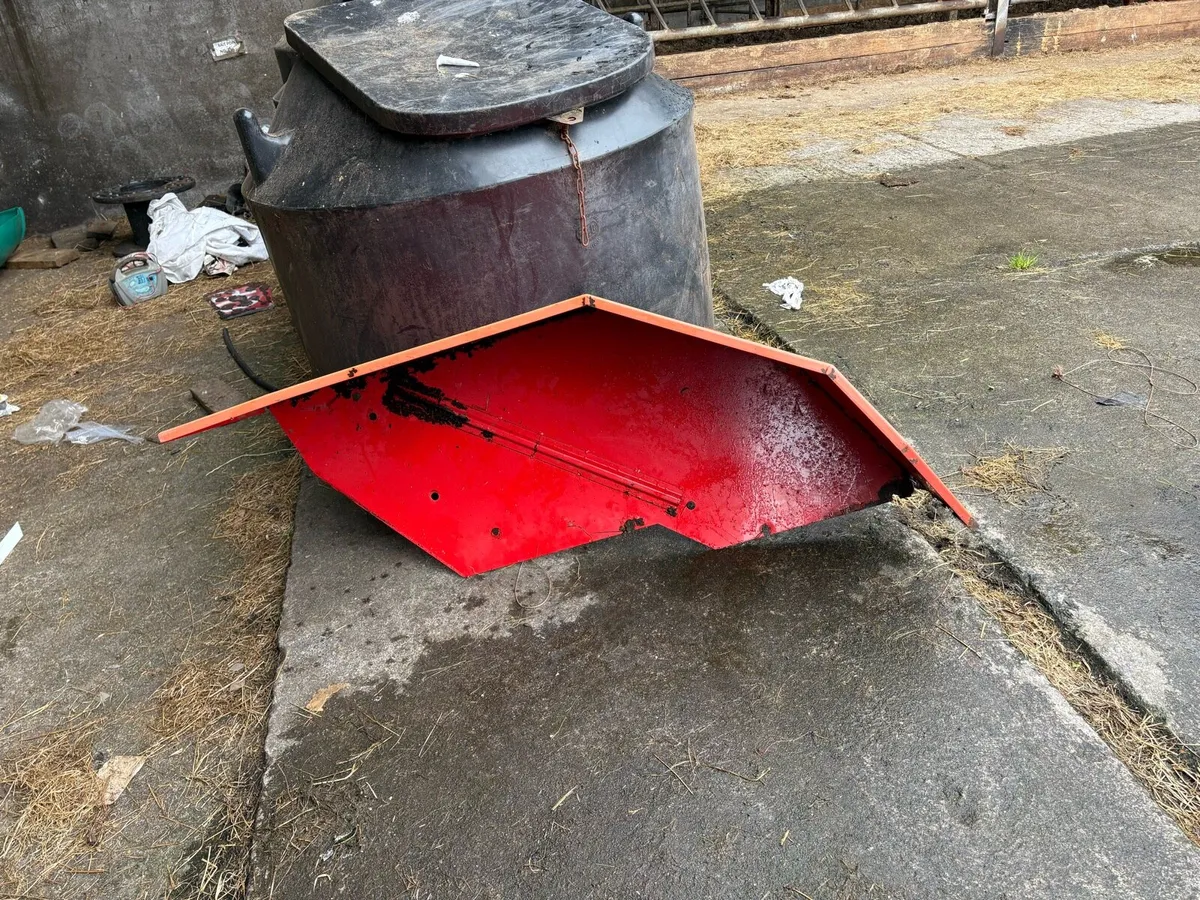 Zetor mud guards & slurry pipe stand - Image 2