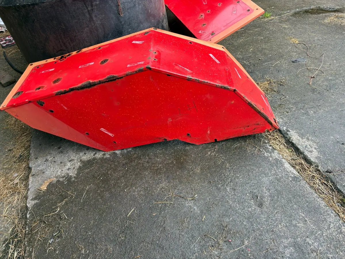 Zetor mud guards & slurry pipe stand - Image 3