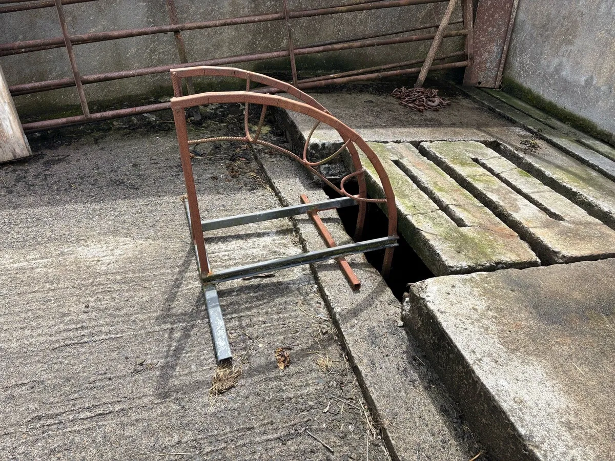 slurry pipe stand - Image 1