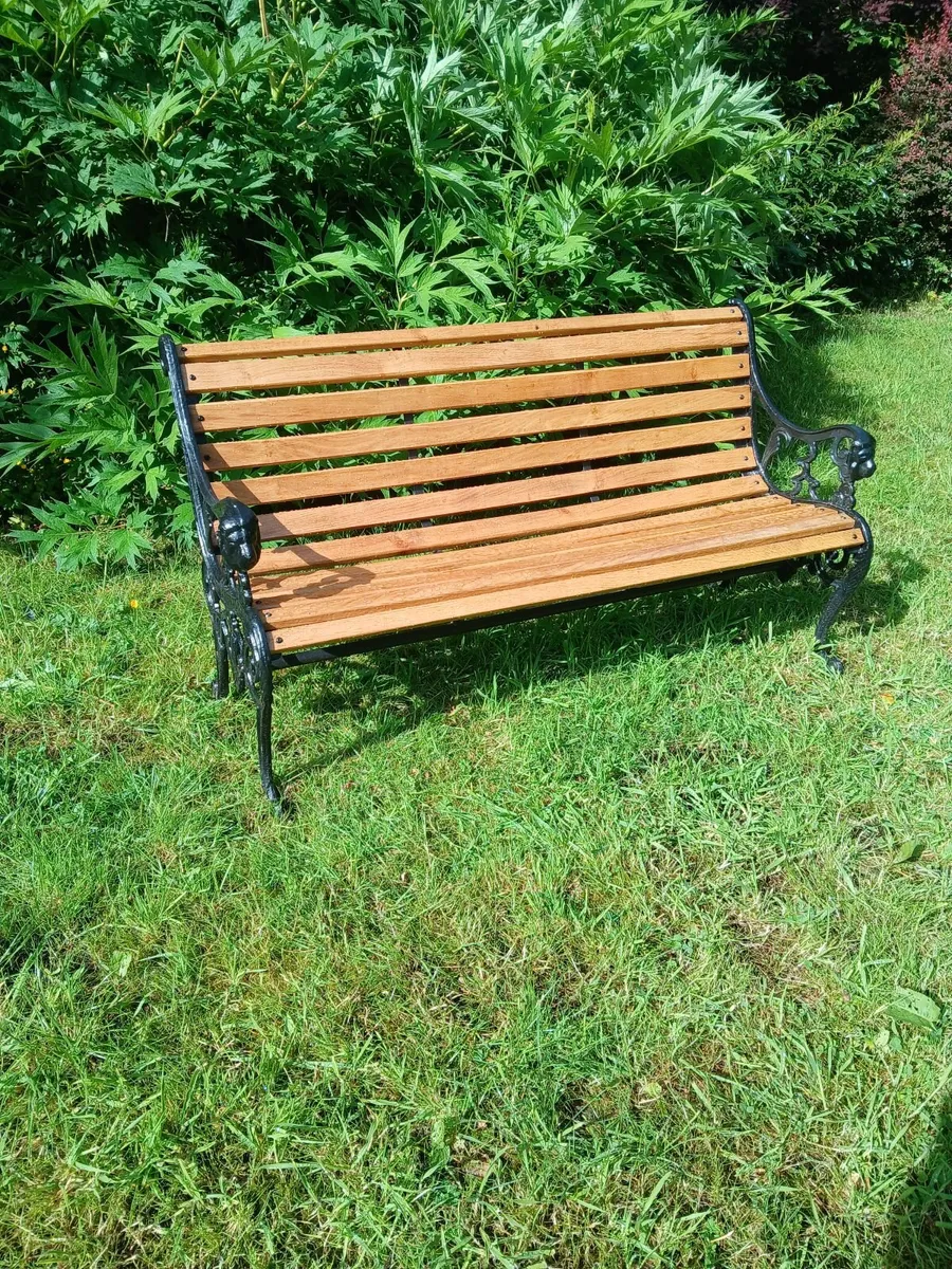 Cast iron and oak garden bench - Image 1