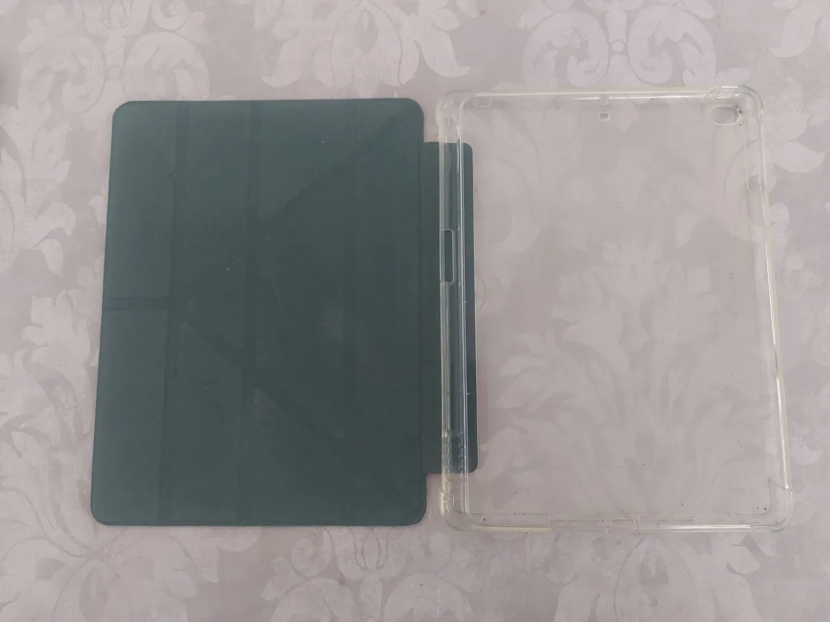 iPad (6th Gen) with Apple Pen (1st Gen) - Image 4