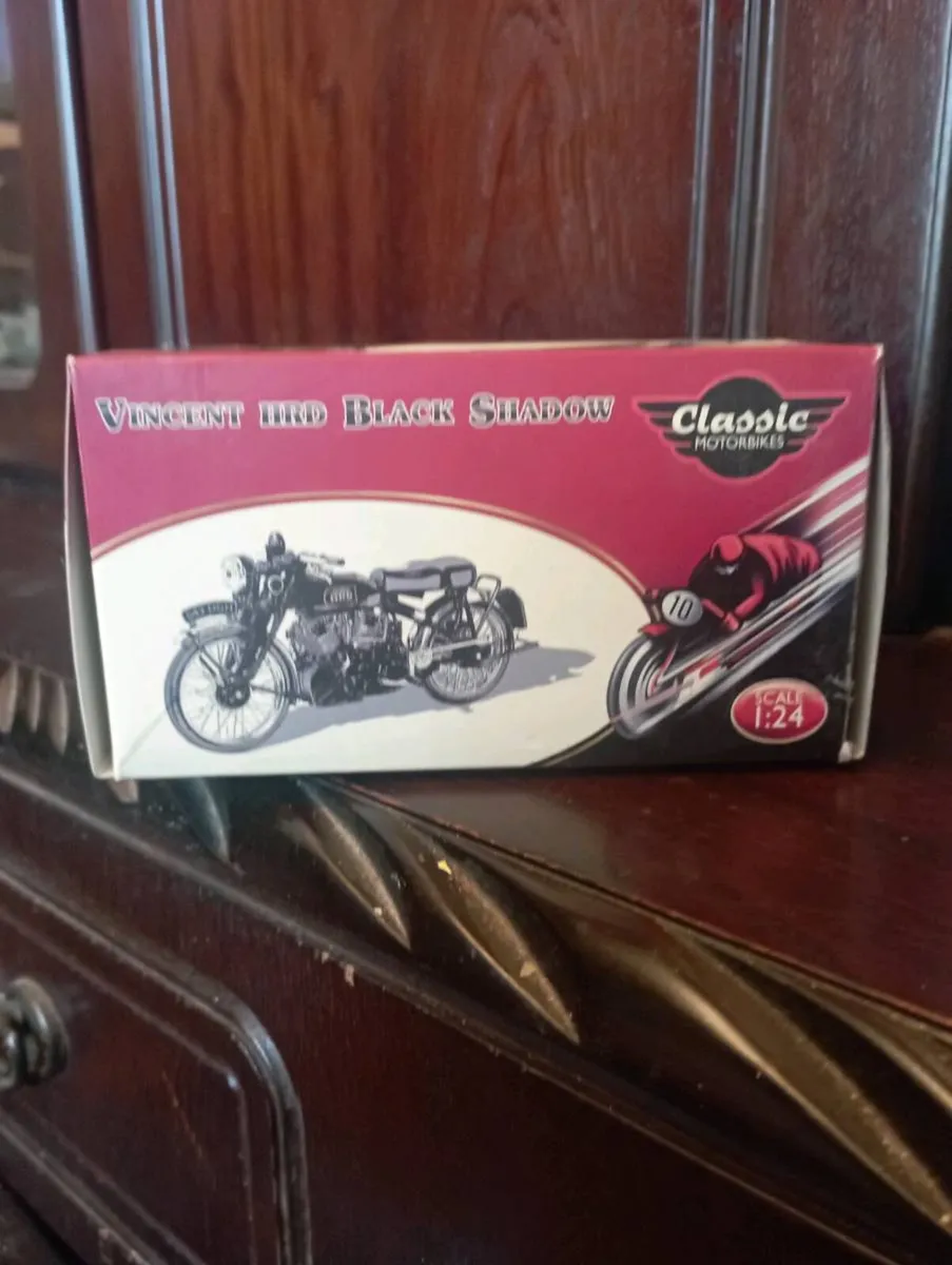 VINTAGE CLASSIC DIE--CAST HRD BLACK SHADOW   🛵 - Image 3