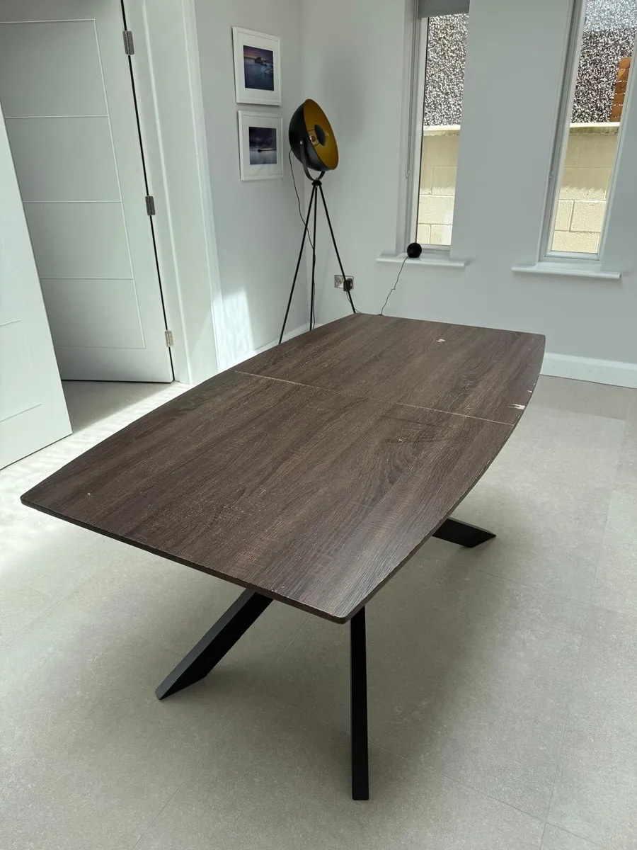 Kitchen table - Image 1