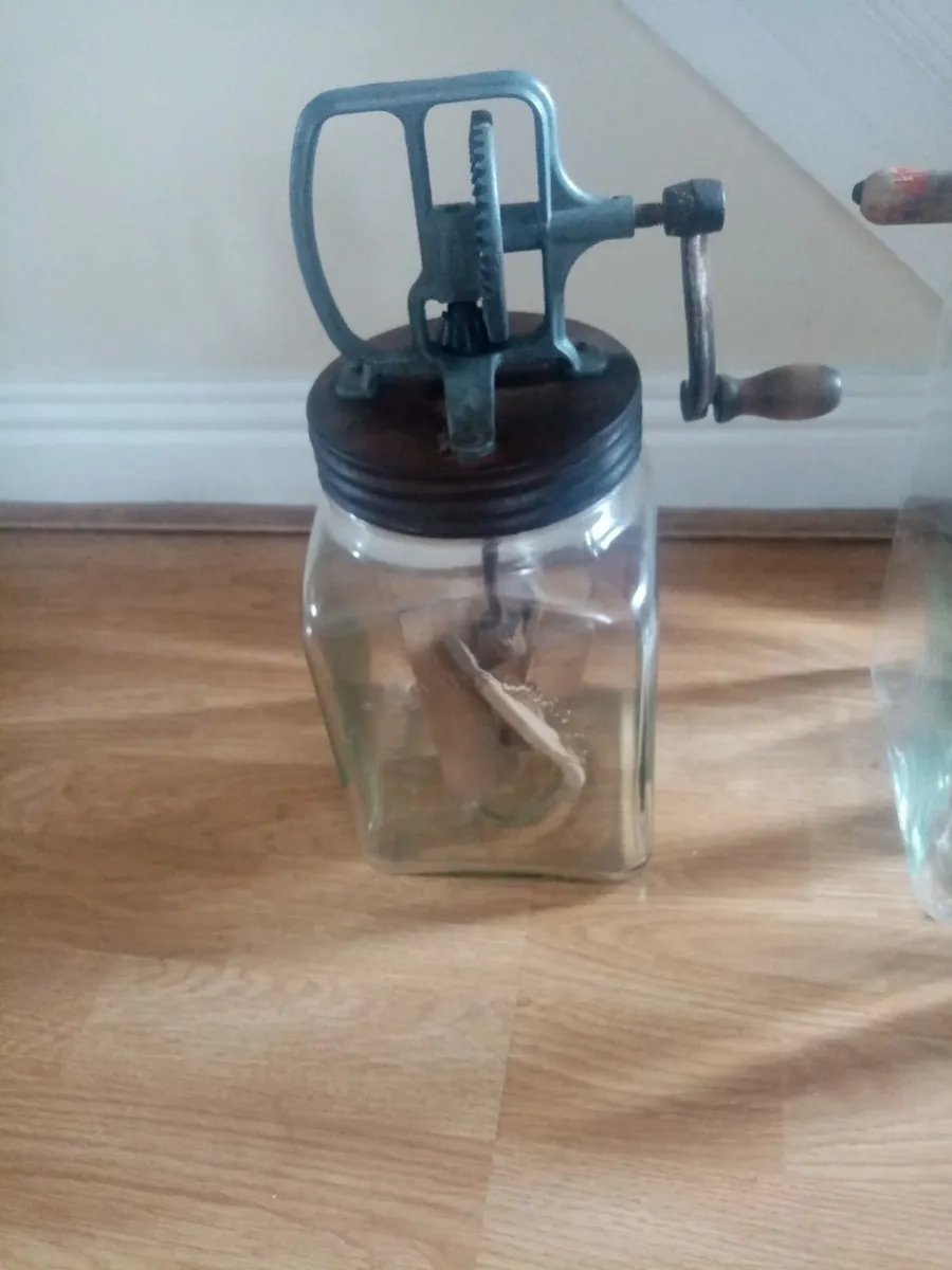 2 Butter churns, oil lamp - Image 2