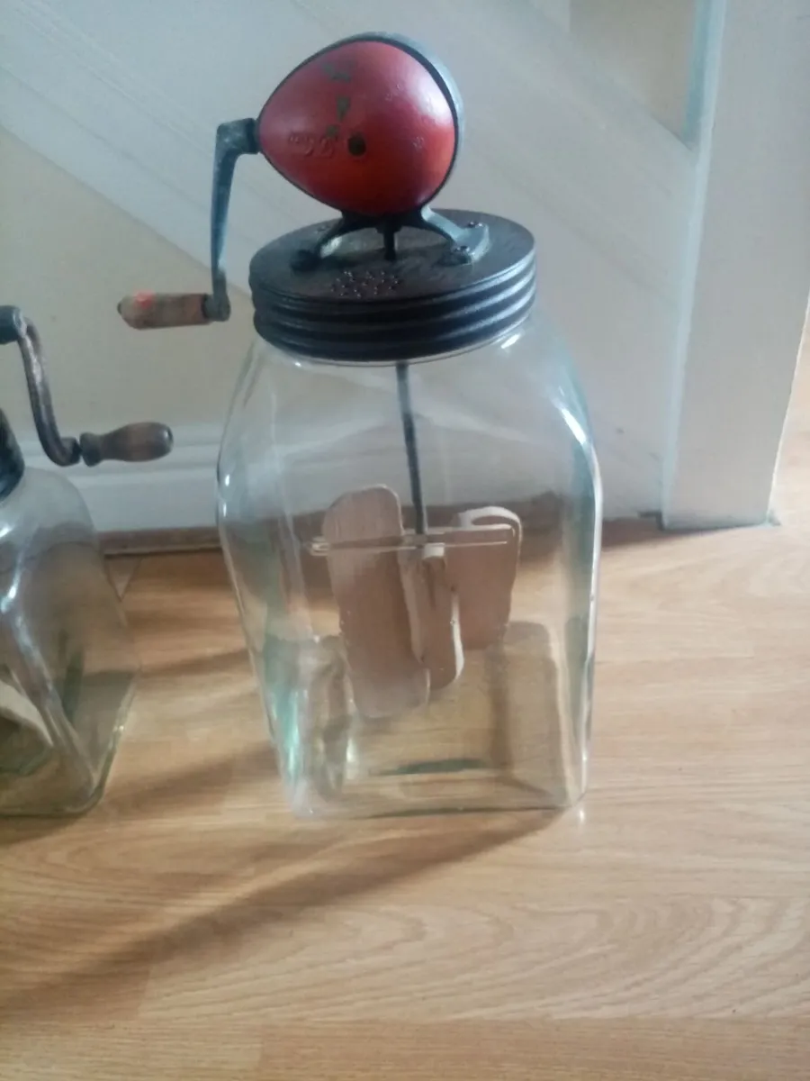 2 Butter churns, oil lamp - Image 3