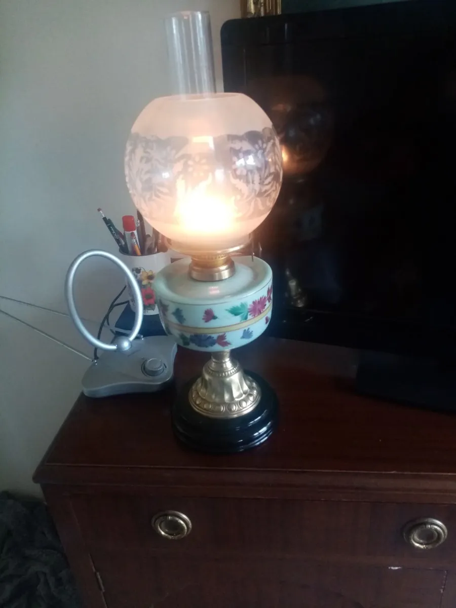 2 Butter churns, oil lamp - Image 4