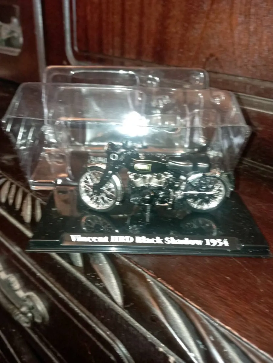 VINTAGE CLASSIC DIE--CAST HRD BLACK SHADOW   🛵 - Image 2