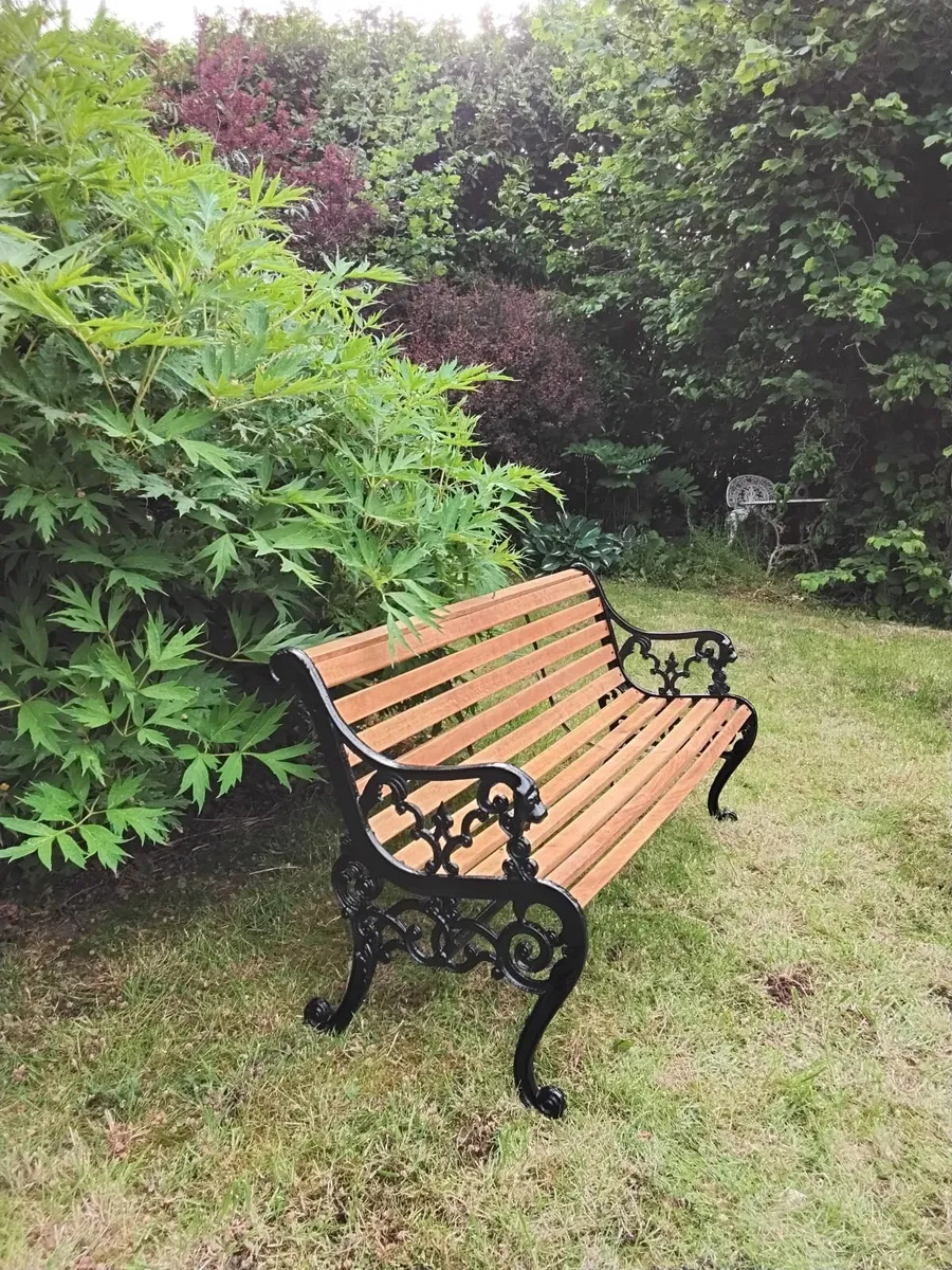 Cast iron and oak garden bench - 5ft - Image 1