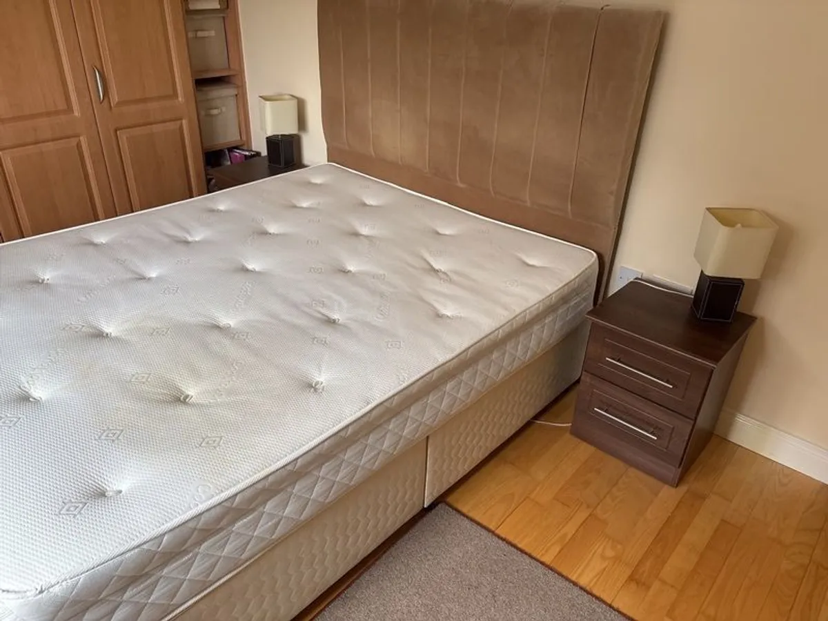 Double bed - Image 1
