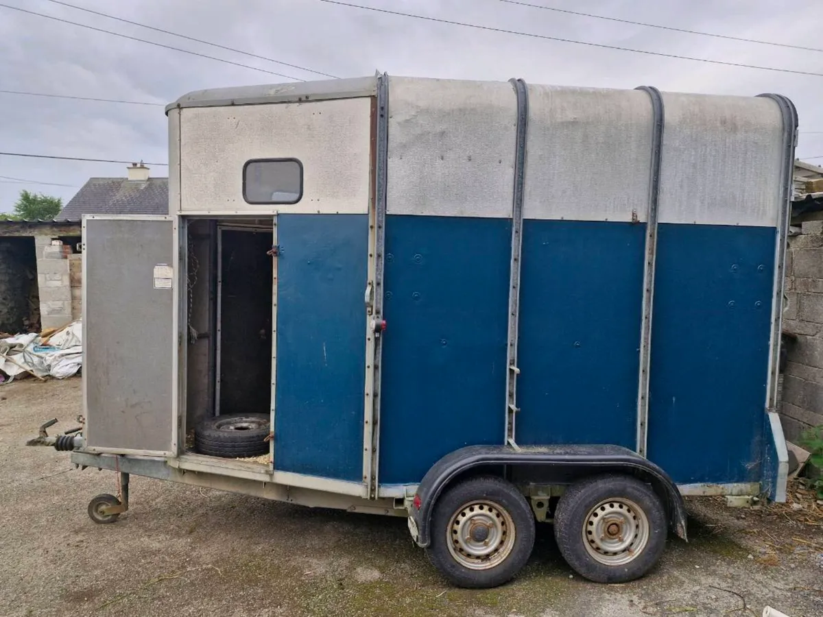 Horse box - Image 1