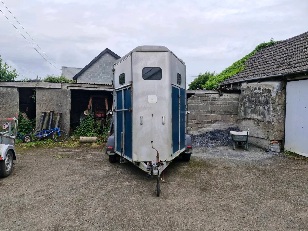 Horse box - Image 2