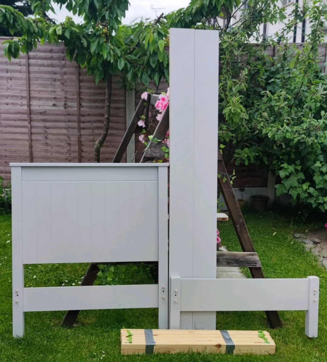 Single bed frame