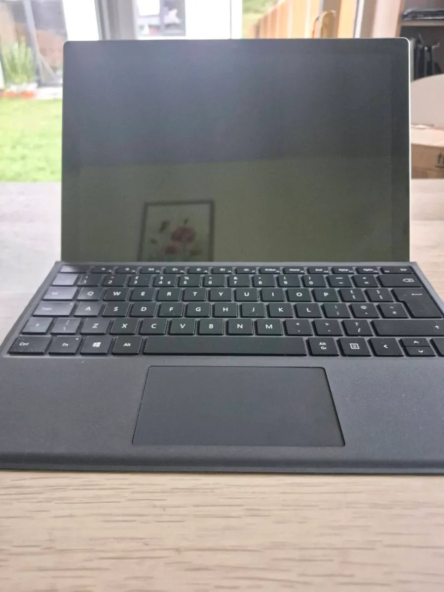 Surface Pro 2in 1,i5 7th gen,8gb,256 ssd,Win 11 - Image 2