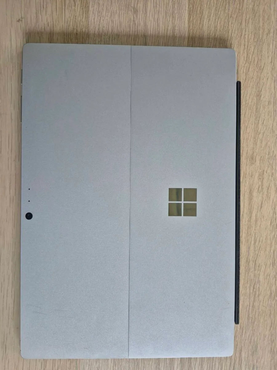 Surface Pro 2in 1,i5 7th gen,8gb,256 ssd,Win 11 - Image 4