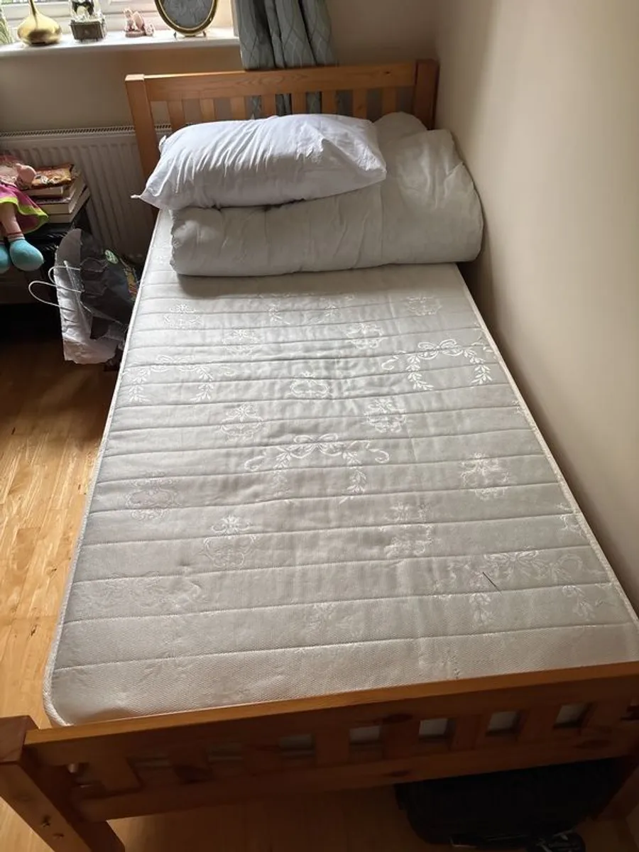 single Beds - Image 4