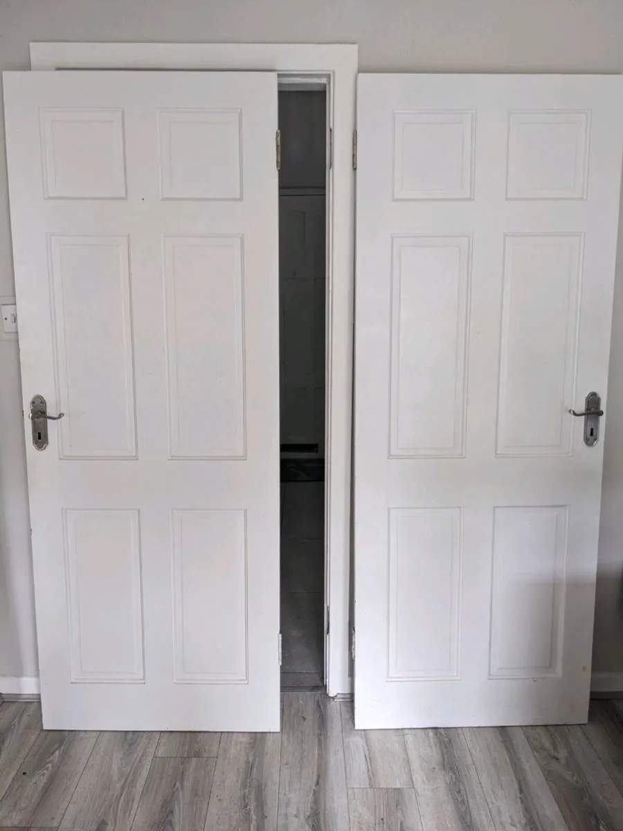 2 x solid wood doors 760mm X 1980mm - Image 2