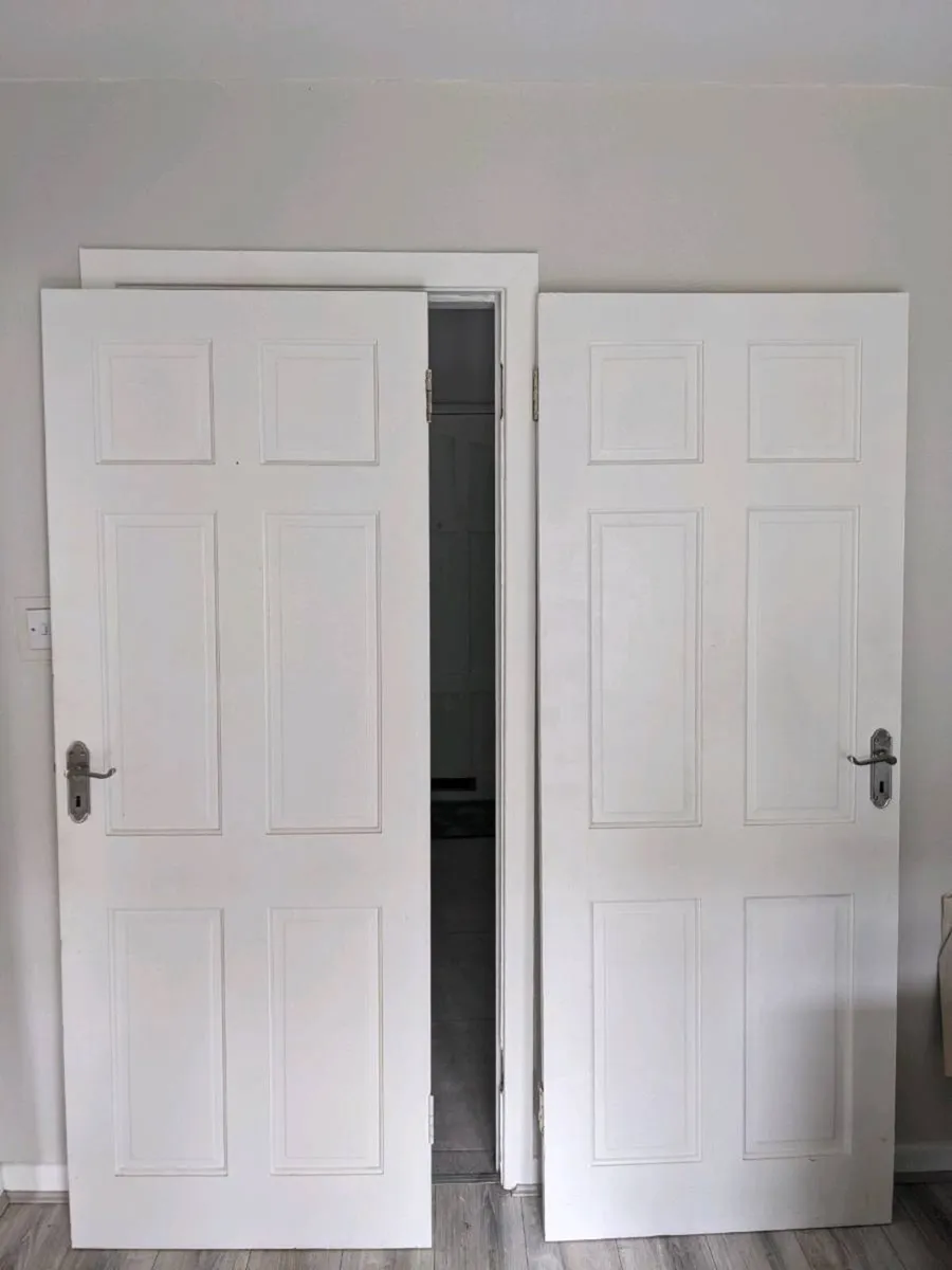 2 x solid wood doors 760mm X 1980mm - Image 1