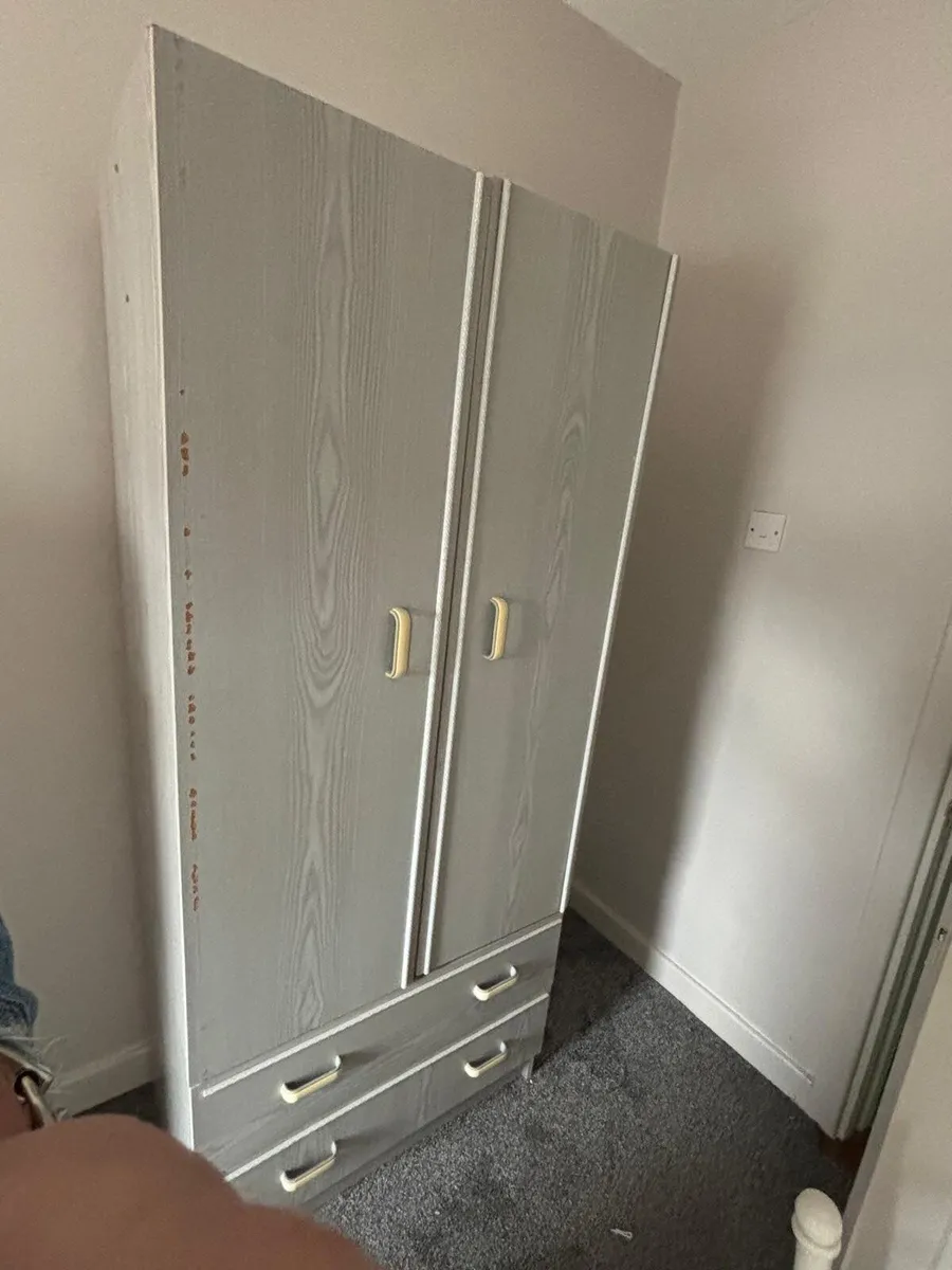 Free bed, wardrobe and chest of drawers - Image 2