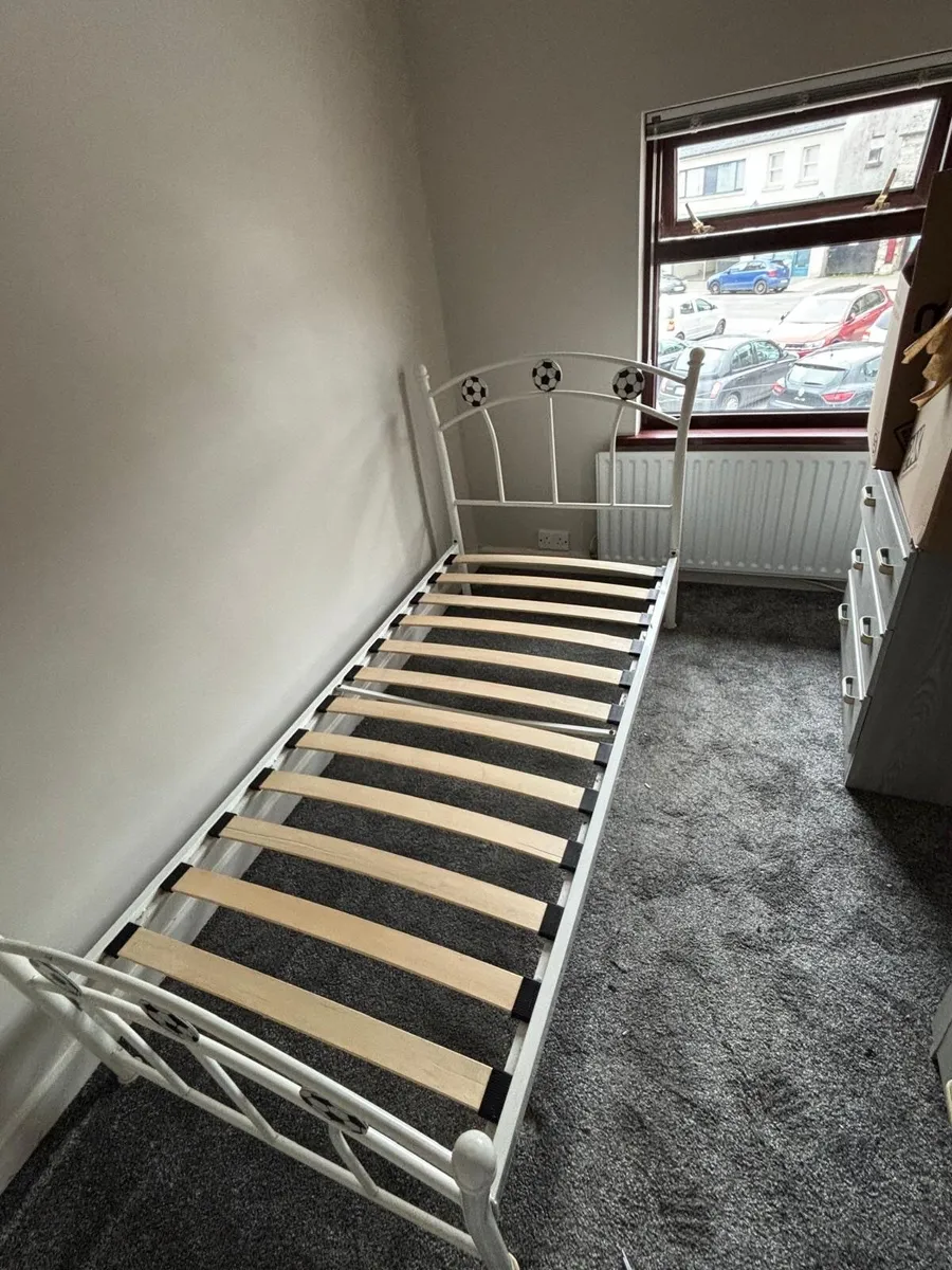 Free bed, wardrobe and chest of drawers - Image 3