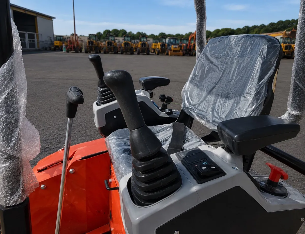 🔥🔥New TPM 2.0 Tonne Mini Digger Ready For Work - Image 4