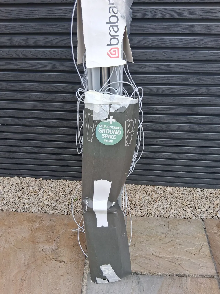 Brabantia Rotary Outdoor Clothes Line - Image 3