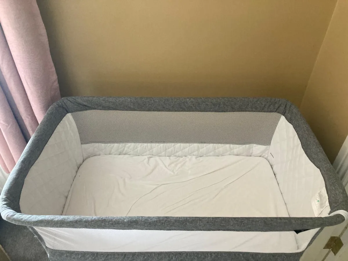 Babylo Cozi Sleeper & Tommee Tippee Steam Sterilis - Image 1