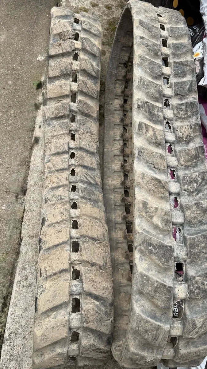 Kubota micro digger tracks - Image 1