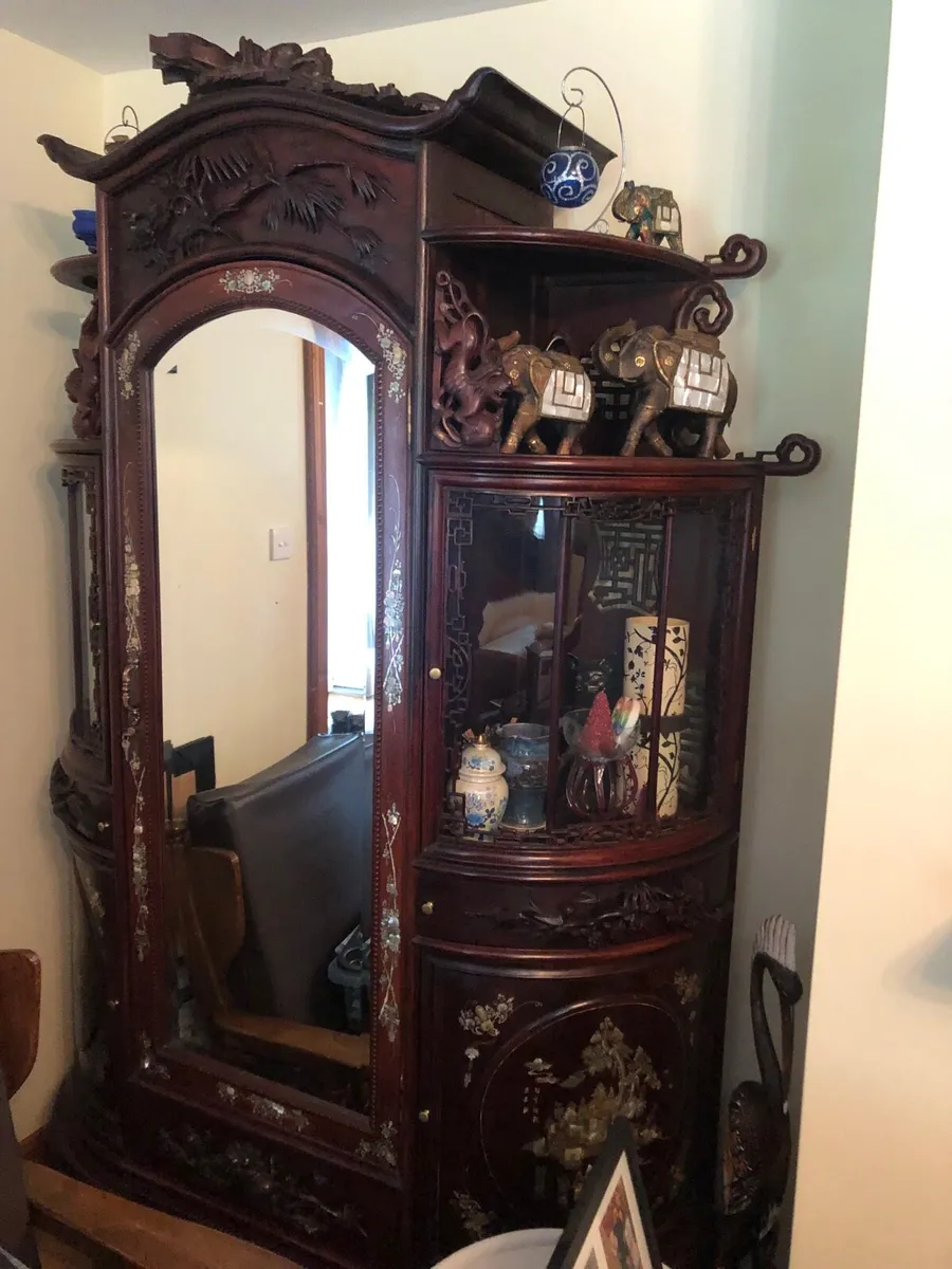 Cabinet with mirror