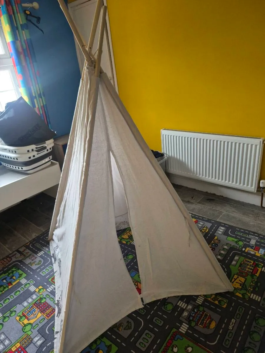 Kids play Teepee - Image 1