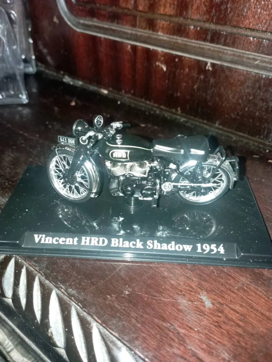 VINTAGE CLASSIC DIE--CAST HRD BLACK SHADOW   🛵 - Image 1