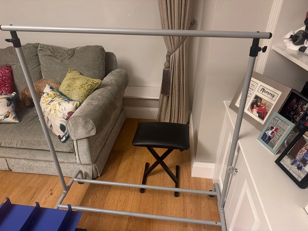 Coat rail
