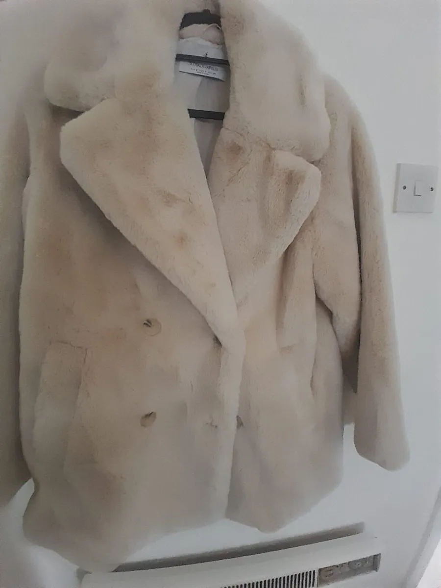Coat stradivarius fake fur size S - Image 2