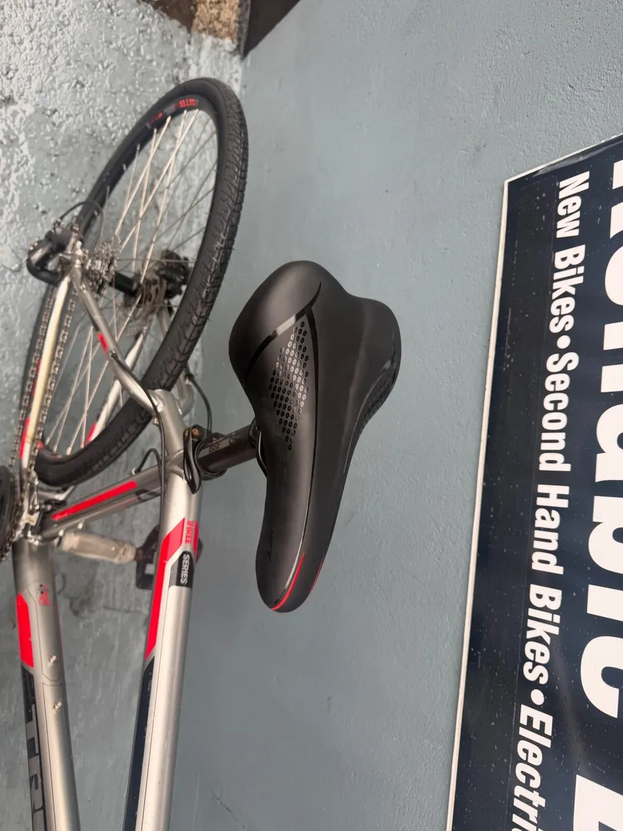 Trek 3700 ❗️Open 7 days of the week ❗️ - Image 3
