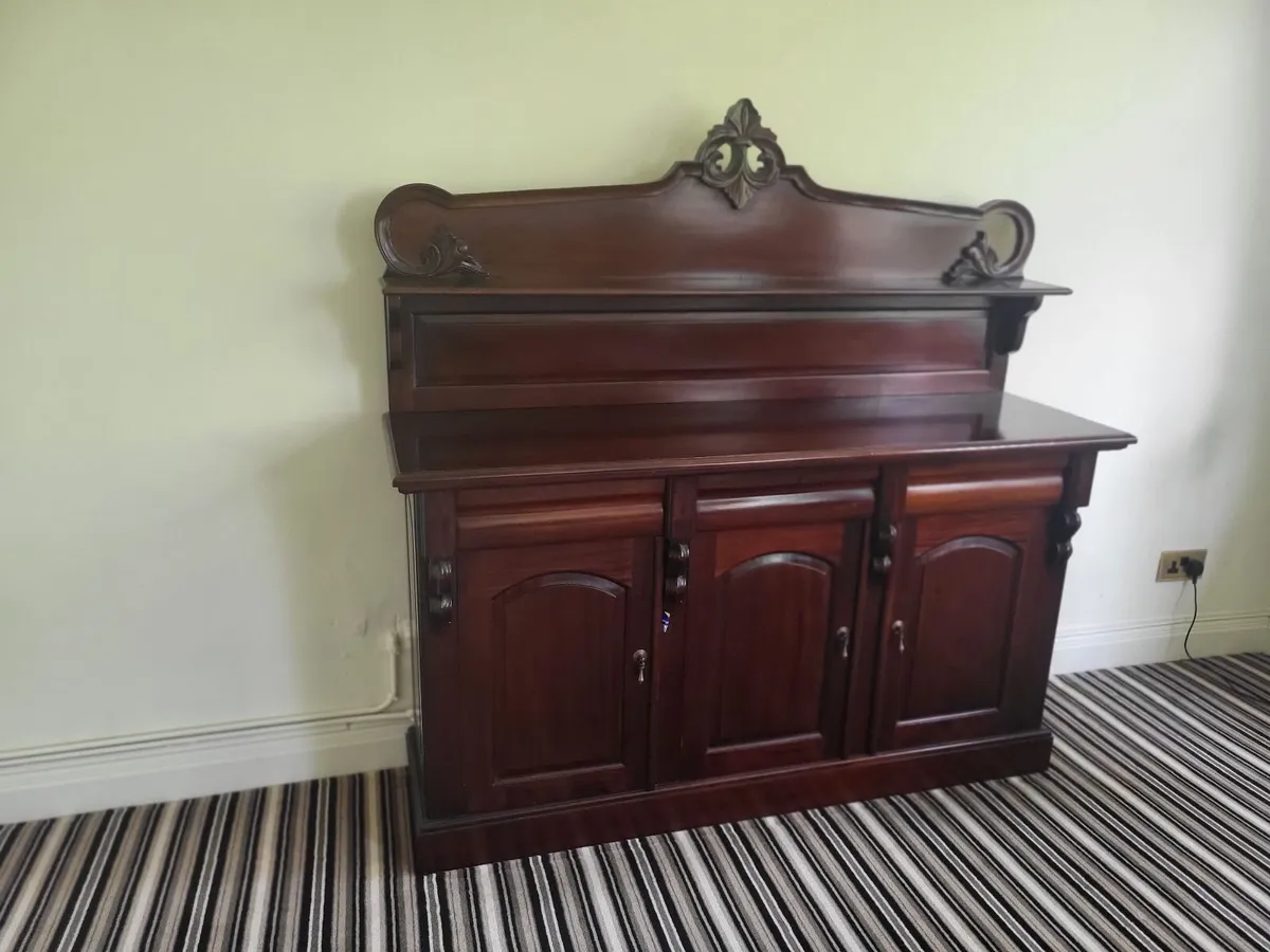 Large dresser - Image 1