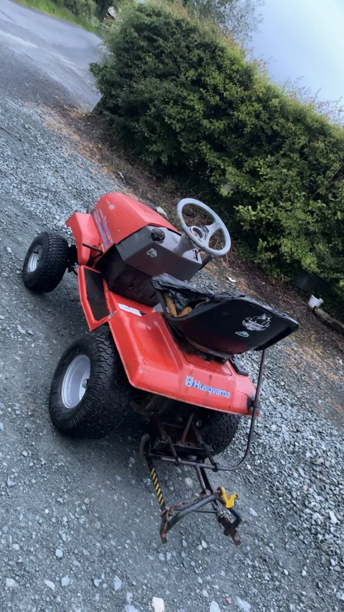 Sit on mower - Image 3