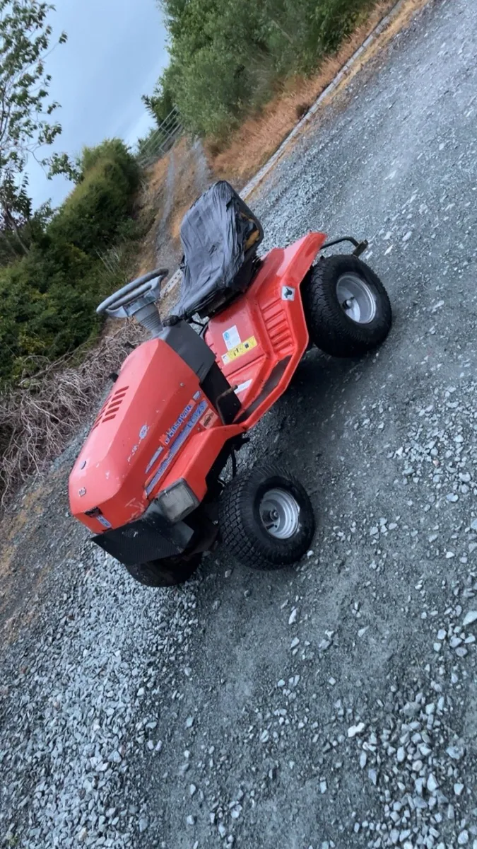 Sit on mower - Image 1