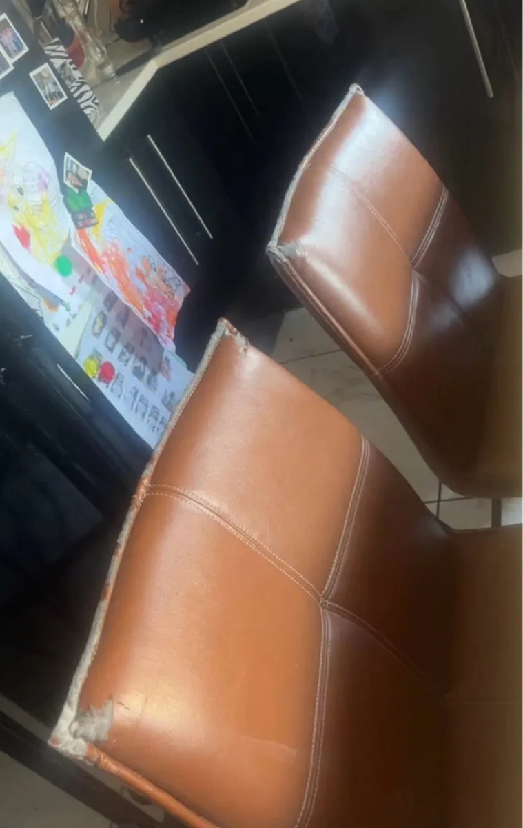 Tables and chairs - Image 4