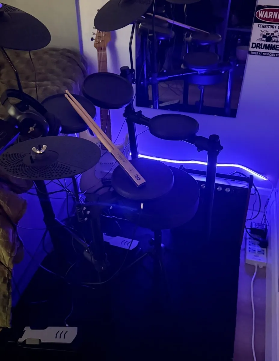 Yamaha DTX402K Electronic Drum Kit Bundle - Image 3