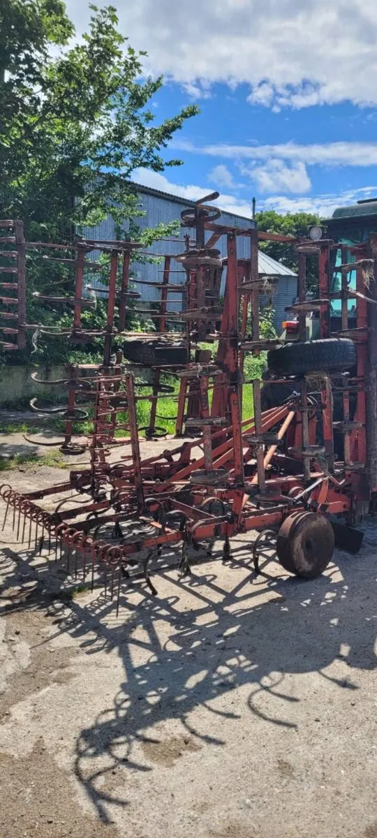 Kverneland Folding Spring Tine Harrow/Cultivator - Image 4