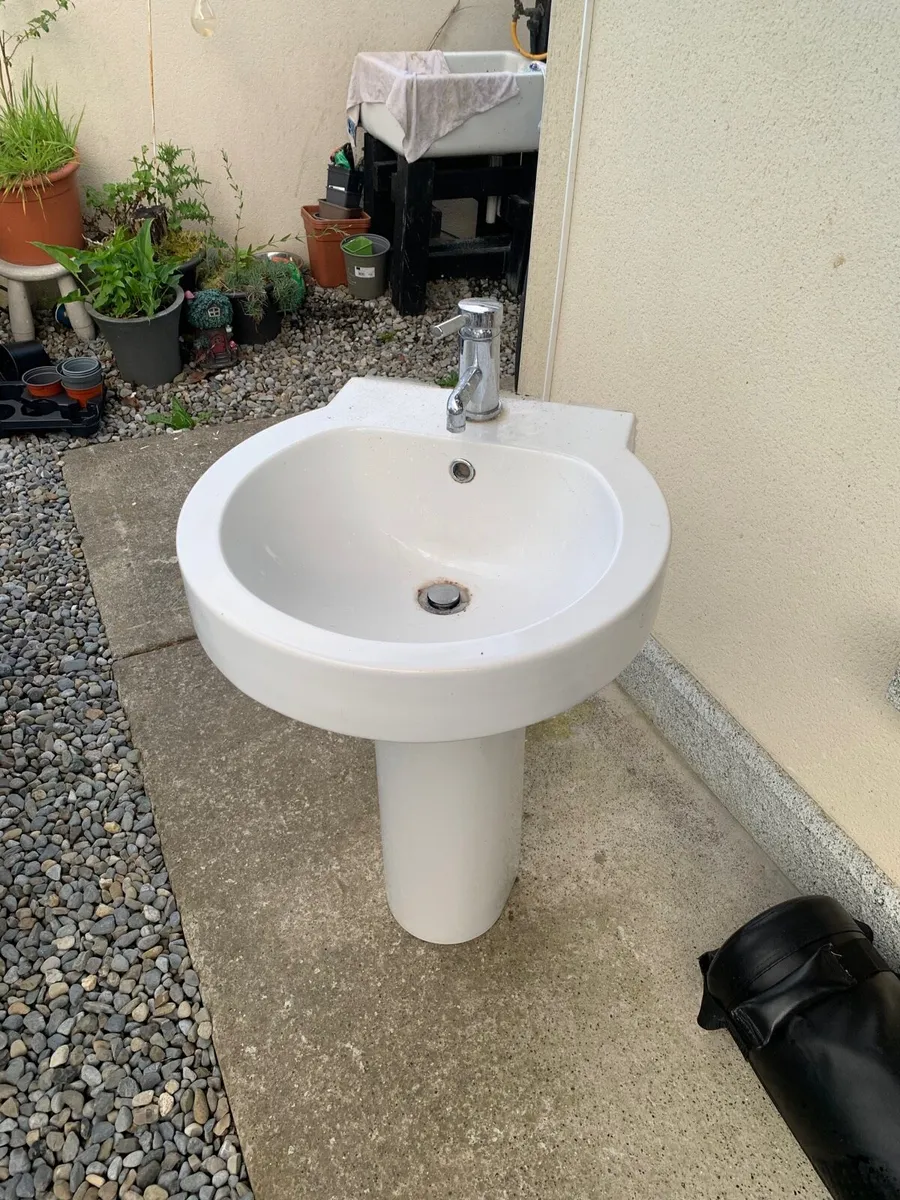 Bathroom sink - Image 2