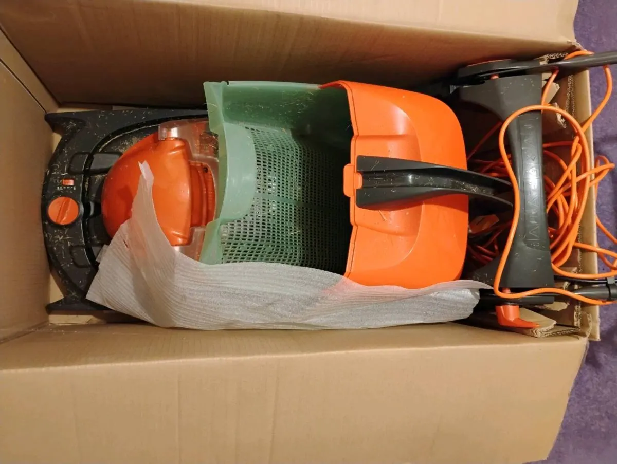 New Flymo Glider Compact 330AX lawnmower - Image 2