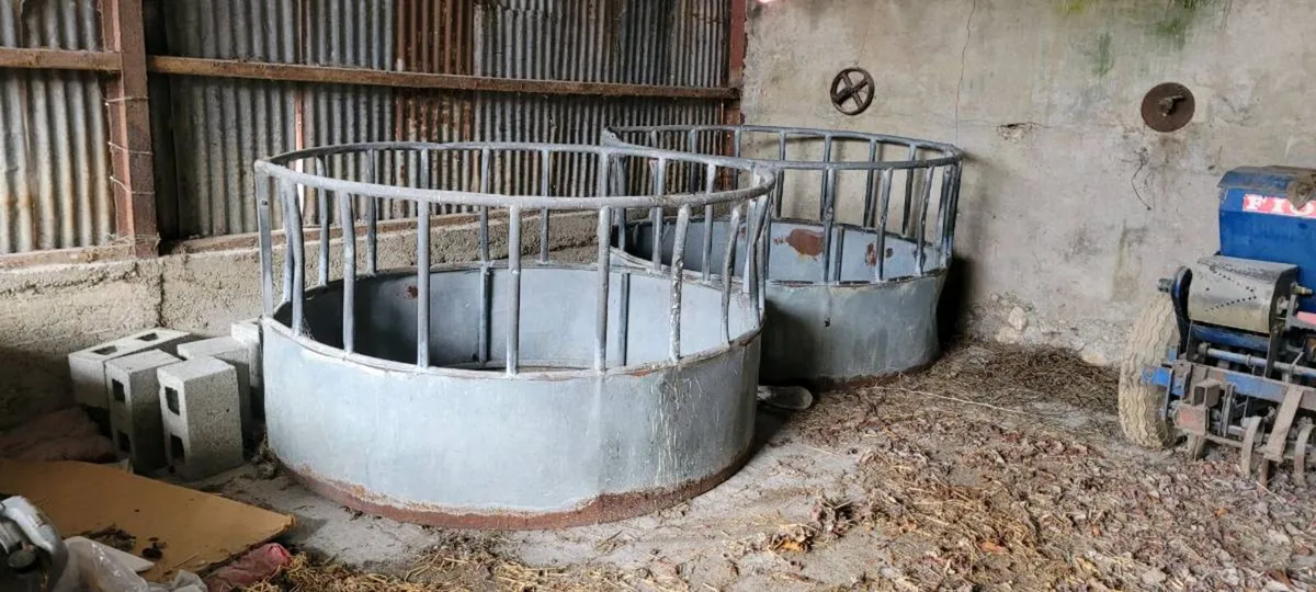 Round feeder