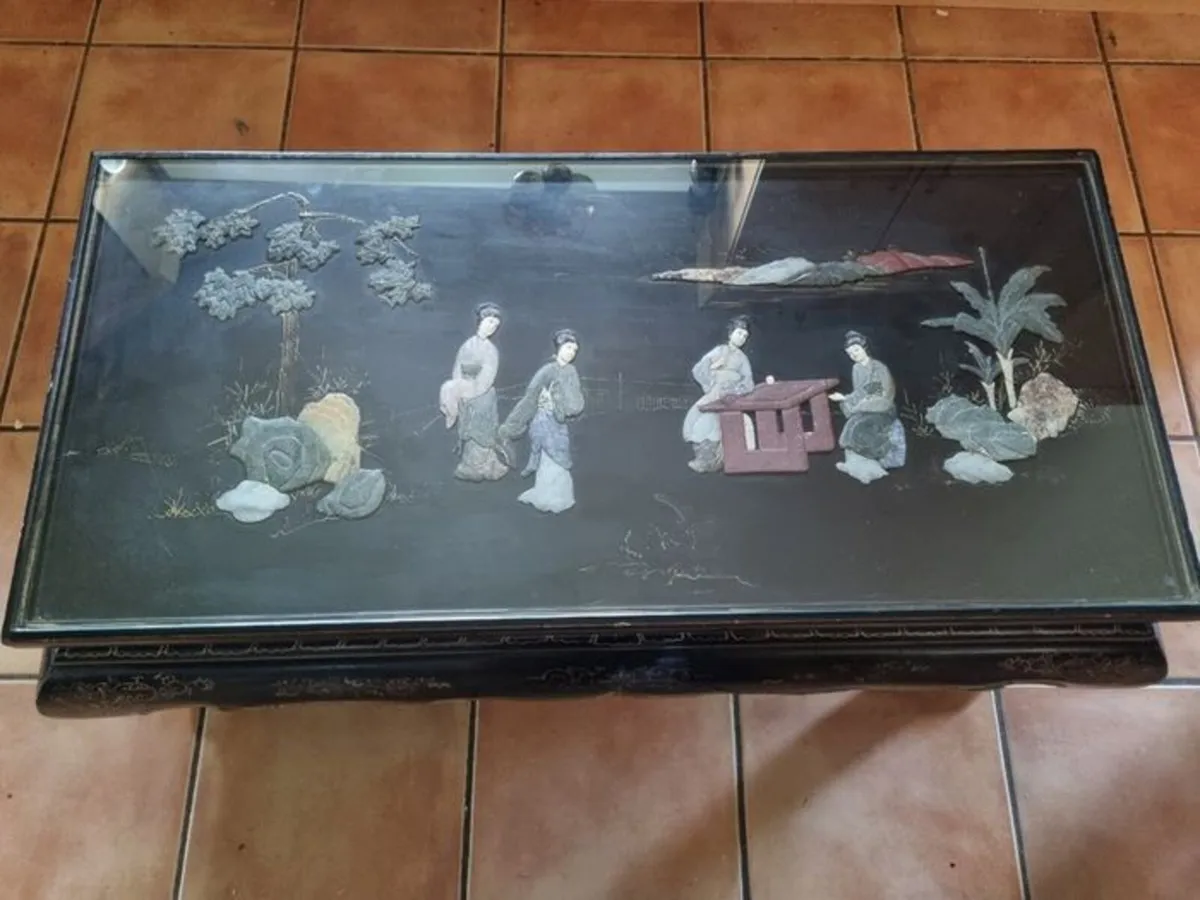 Chinese coffee table made of black lacquer - Image 1