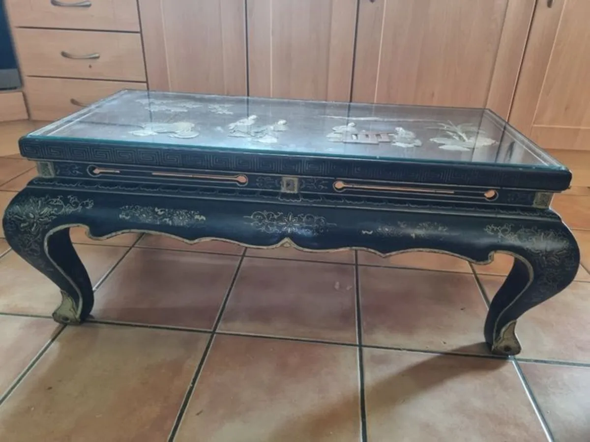 Chinese coffee table made of black lacquer - Image 2