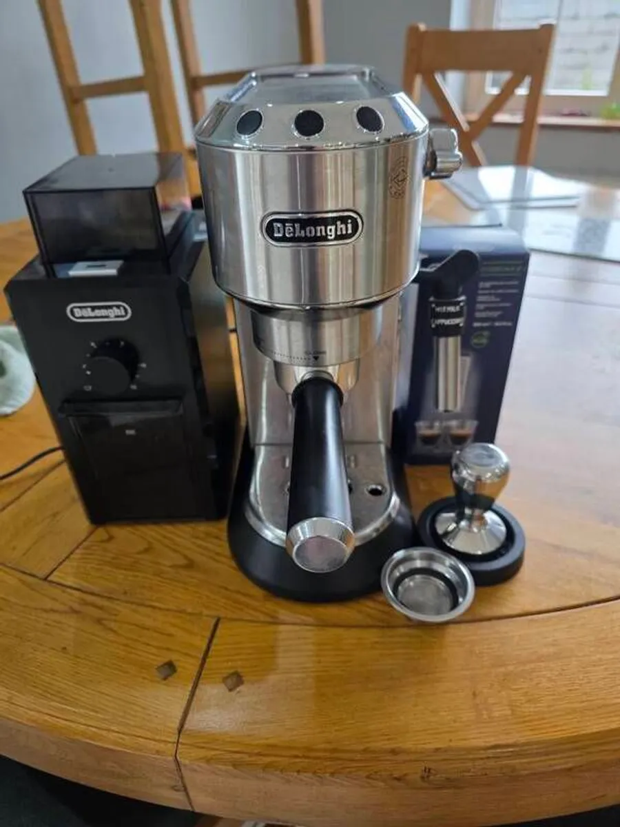 Delonghi Dedica Expresso machine