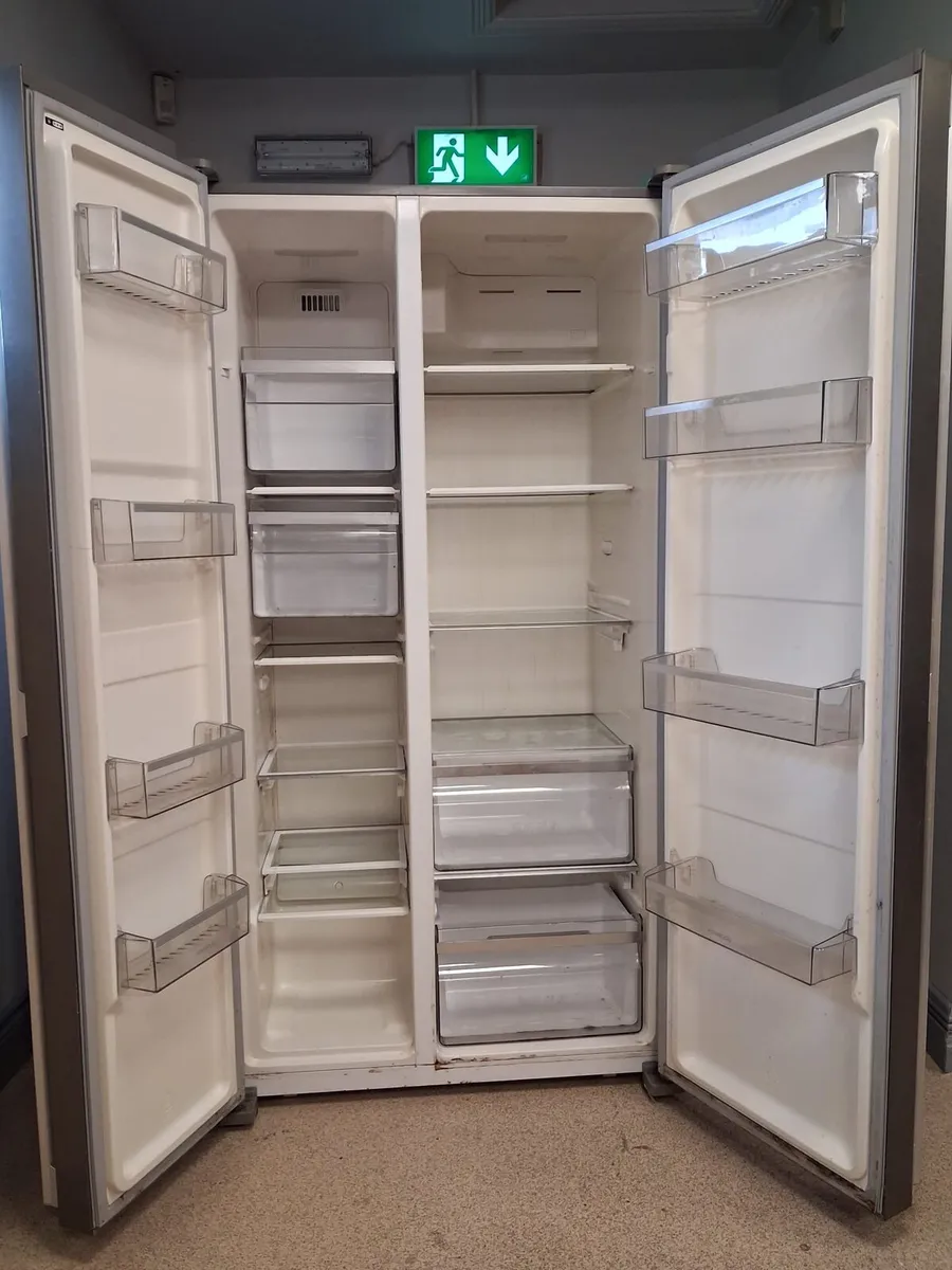 Large side-by-side fridge freezer - Image 3