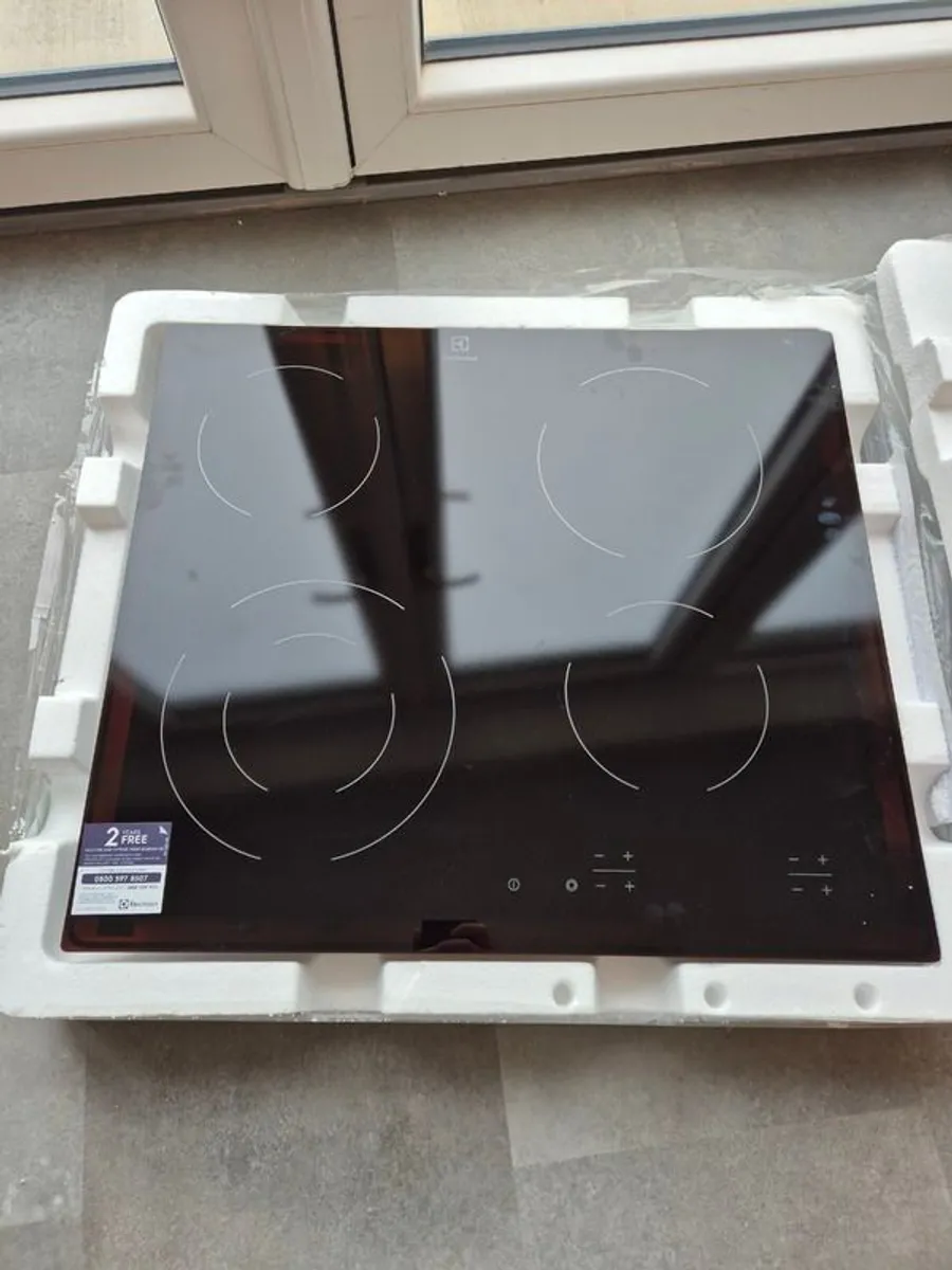 New Electrolux 60cm Electric Ceramic Hob | EHF6241FOk