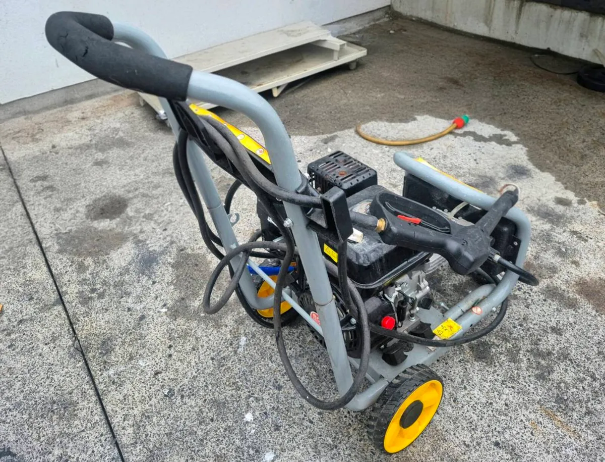 PETROL PRESSURE WASHER 208 CC
540 l/h MAX. FLOW 22 - Image 1