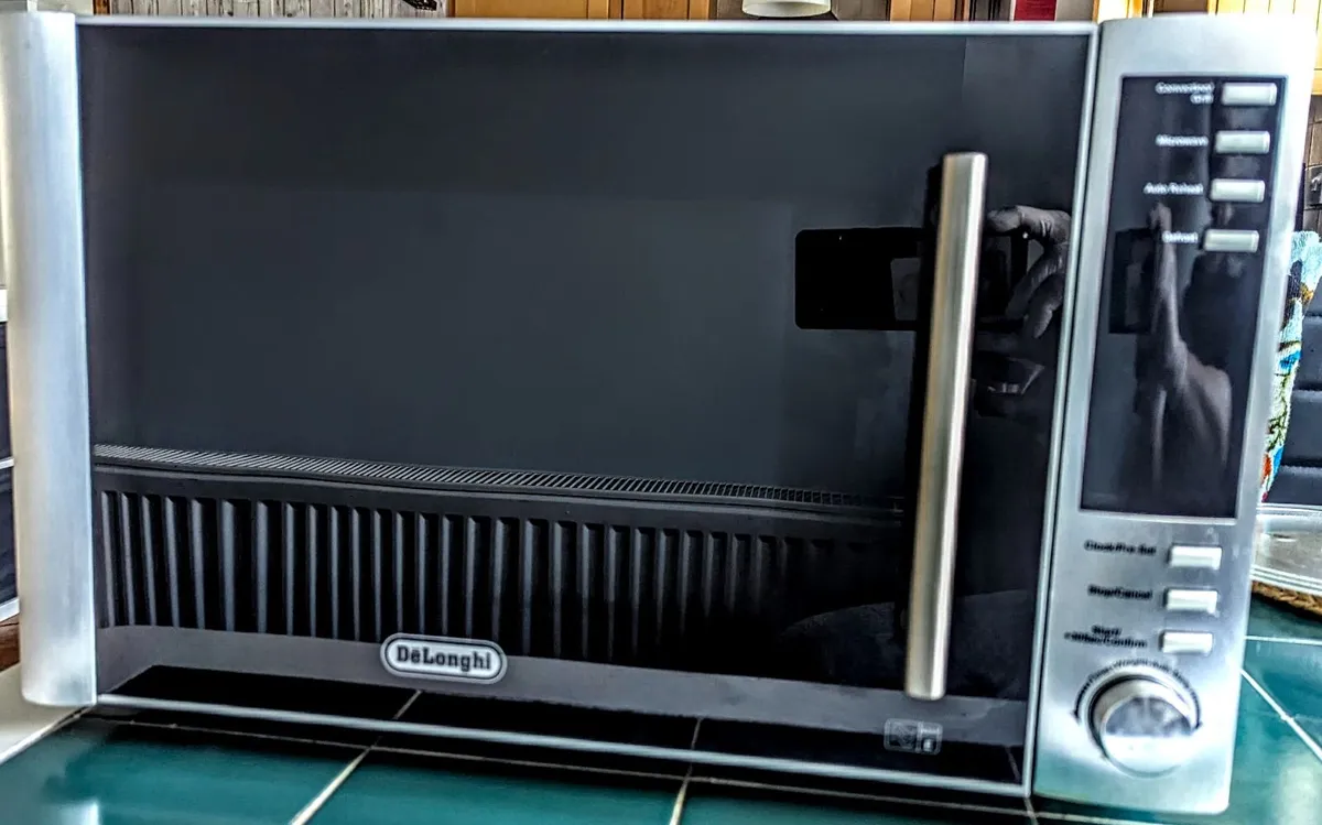 Microwave oven - Image 1