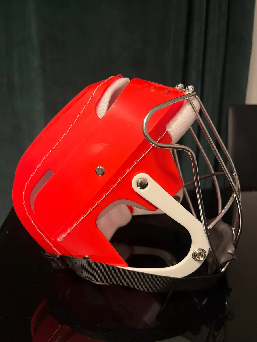 Cooper red skate boarder hurling helmet - Image 2